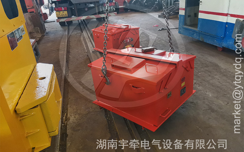 防爆型2.5噸蓄電池電機(jī)車(chē)發(fā)貨 4.jpg