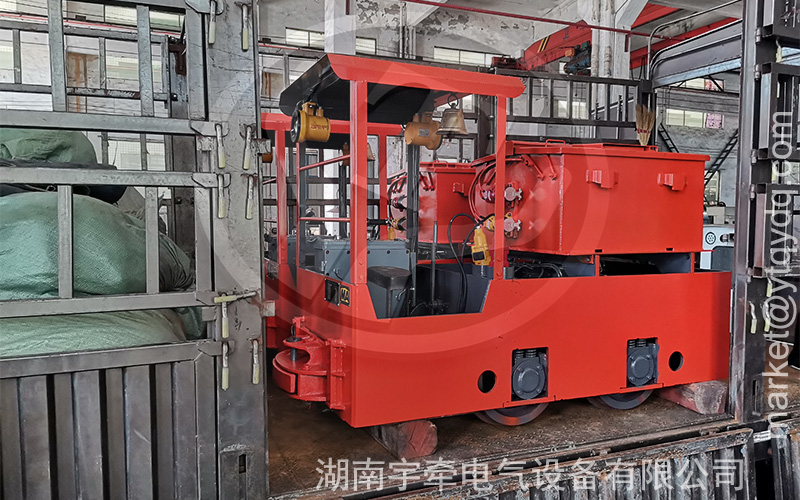 防爆型2.5噸蓄電池電機(jī)車(chē)發(fā)貨 3.jpg