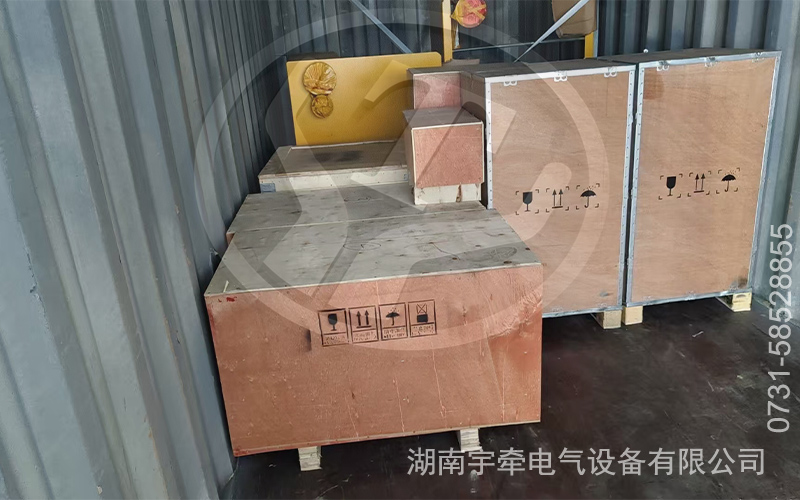 2.5噸鋰電蓄電池電機(jī)車出口海外 3.jpg