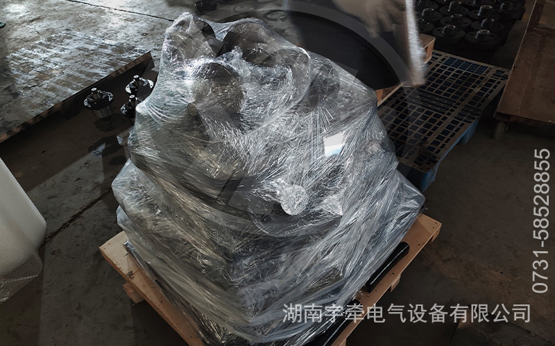 礦用井下電機(jī)車配件出口海外 2.jpg