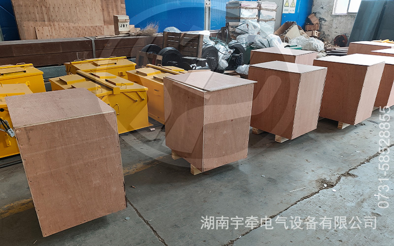 礦用井下電機(jī)車配件出口海外 4.jpg